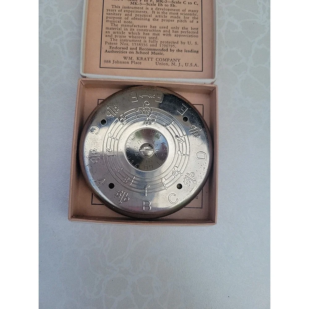 VTG The Master Key Chromatic Pitch Pipe Instrument Wm KRATT Co A-440 13 KEYS